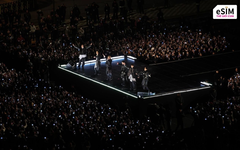 Khoảnh khắc 260.000 ARMY nhuộm tím Gwanghwamun, cùng Bangtan tạo nên lịch sử đêm 21/03.